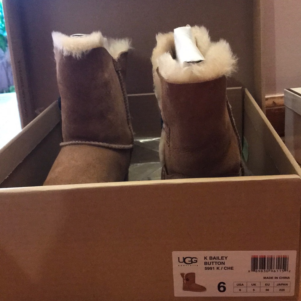 Ugg Boots With Side Button. - image 2